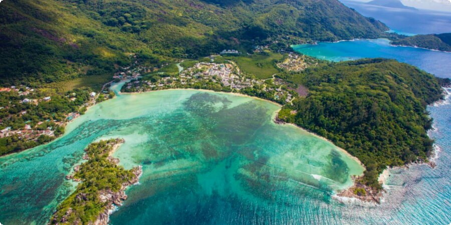 マヘ島の海岸の魅力: ビーチ愛好家の天国