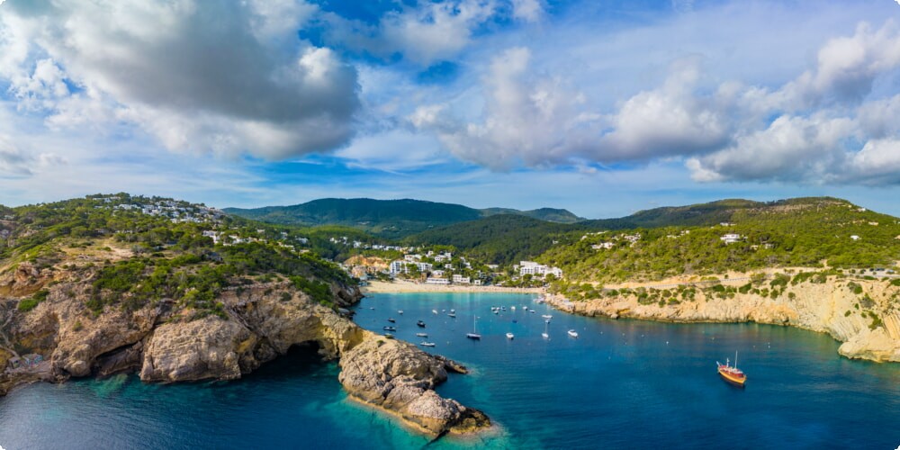 地中海のスペインの島々：砂浜で忘れられない休暇を過ごすのに最適な場所！
