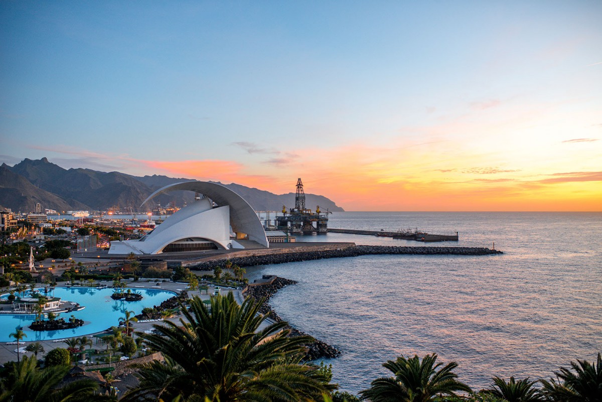 Strandleben in Teneriffa: Sonne, Vulkane und schwarzer Sand