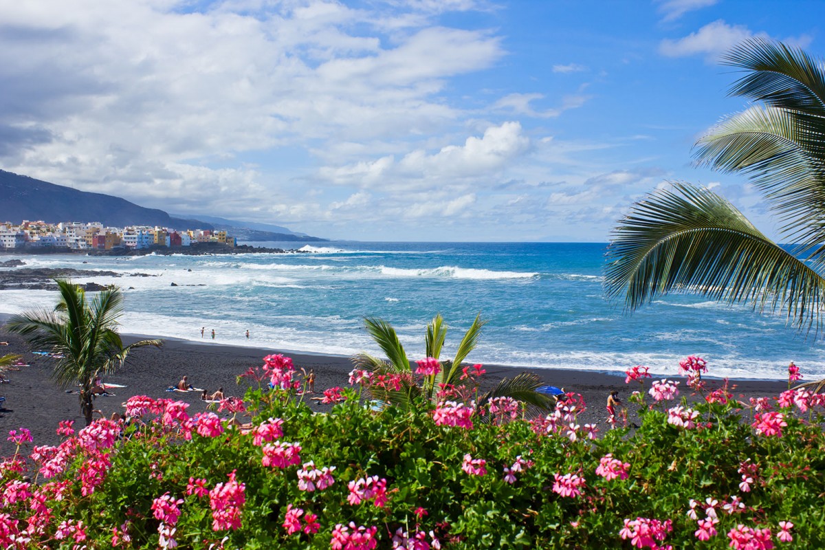 Strandleben auf Teneriffa: Sonne, Vulkane und schwarzer Sand
