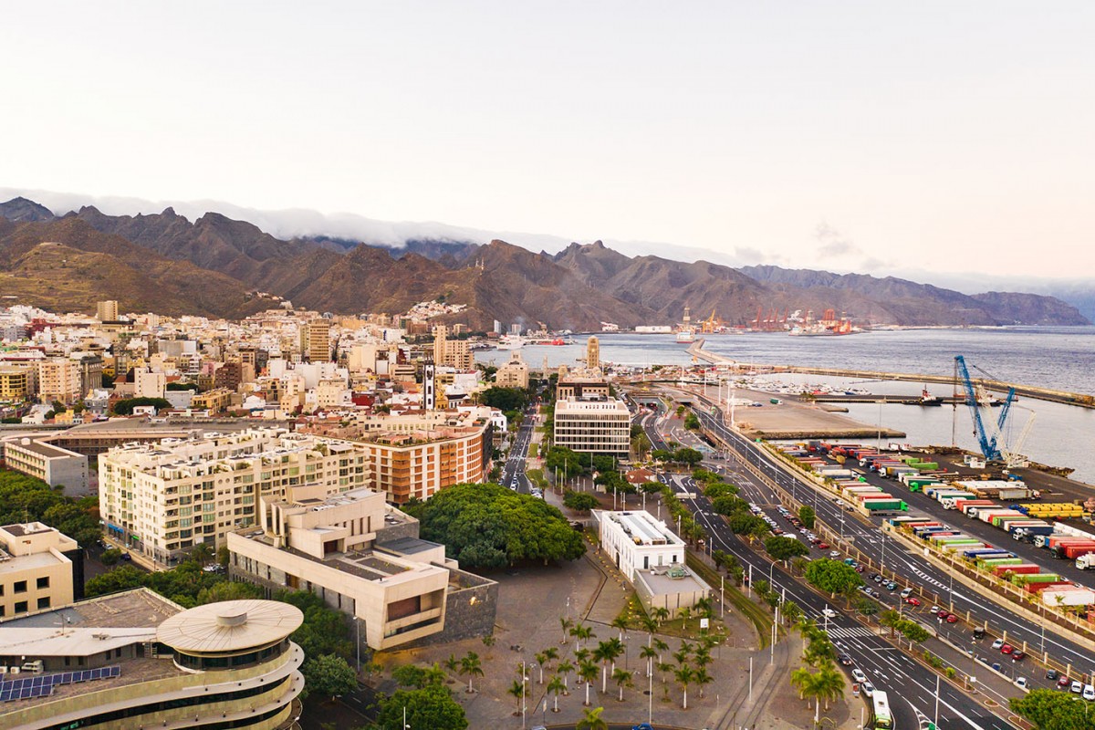 Strandleben auf Teneriffa: Sonne, Vulkane und schwarzer Sand