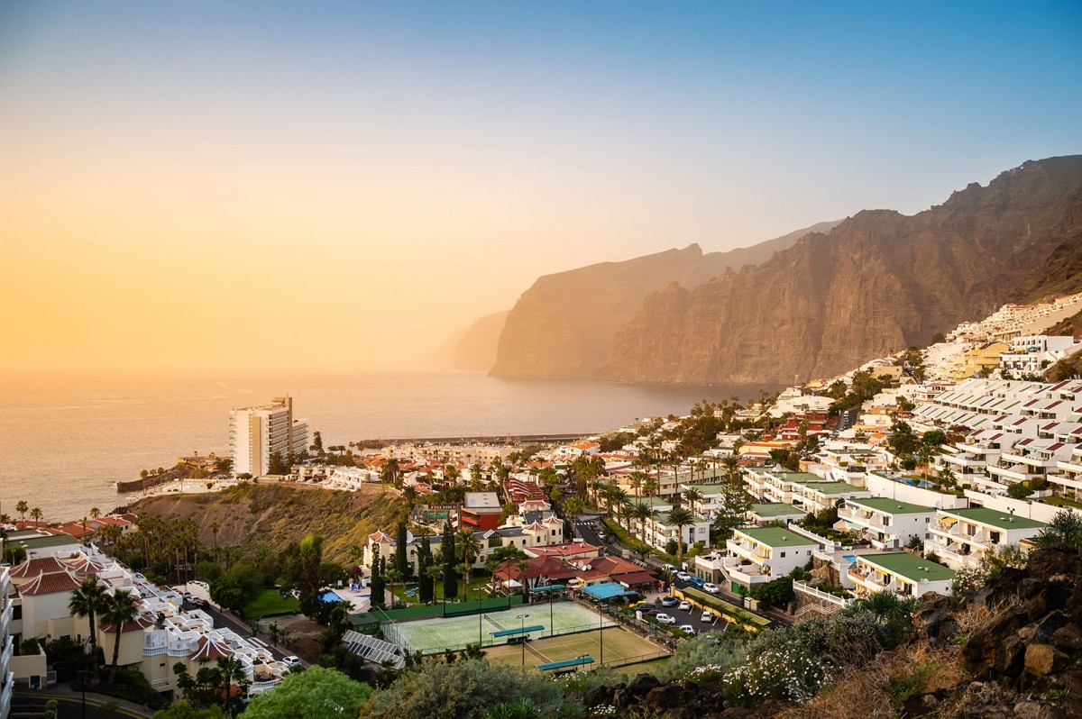 Strandleben auf Teneriffa: Sonne, Vulkane und schwarzer Sand