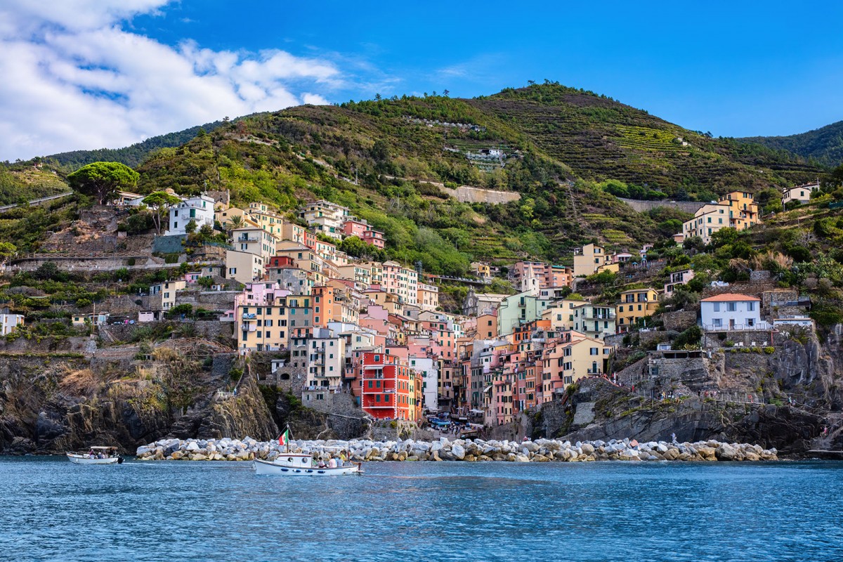 Amalfi Coast vs. Cinque Terre: Which One Should You Visit? Amalfi Coast vs. Cinque Terre: Which One Should You Visit?