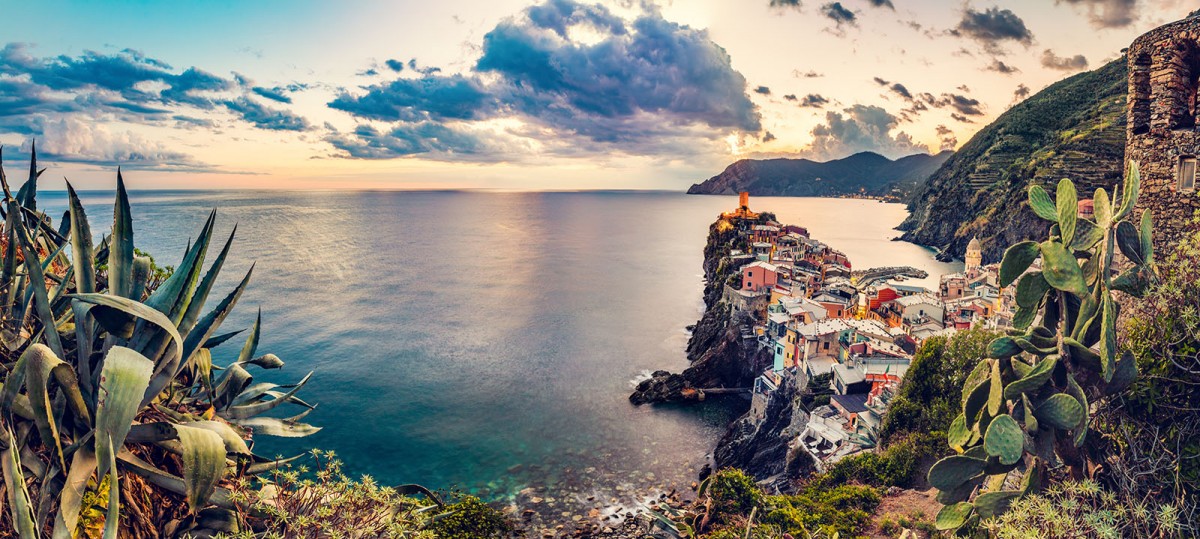 Amalfi Coast vs. Cinque Terre: Which One Should You Visit? Amalfi Coast vs. Cinque Terre: Which One Should You Visit?