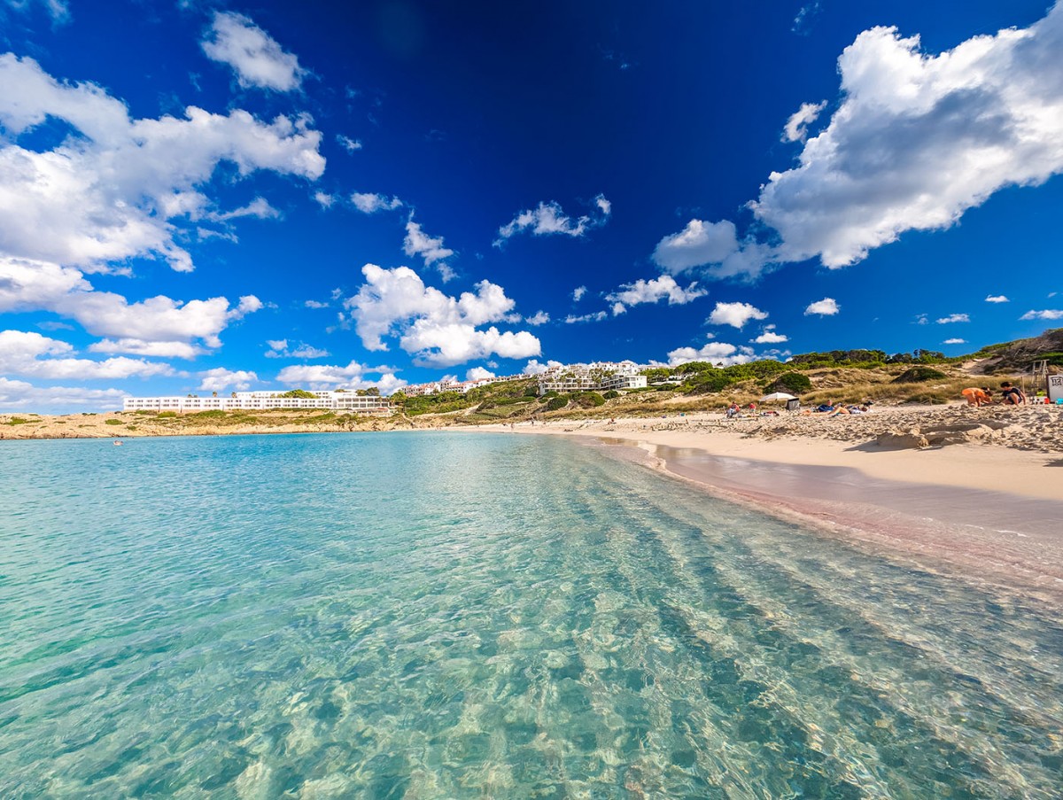 心身ともに深く癒される、静かなヨーロッパのビーチの隠れ家