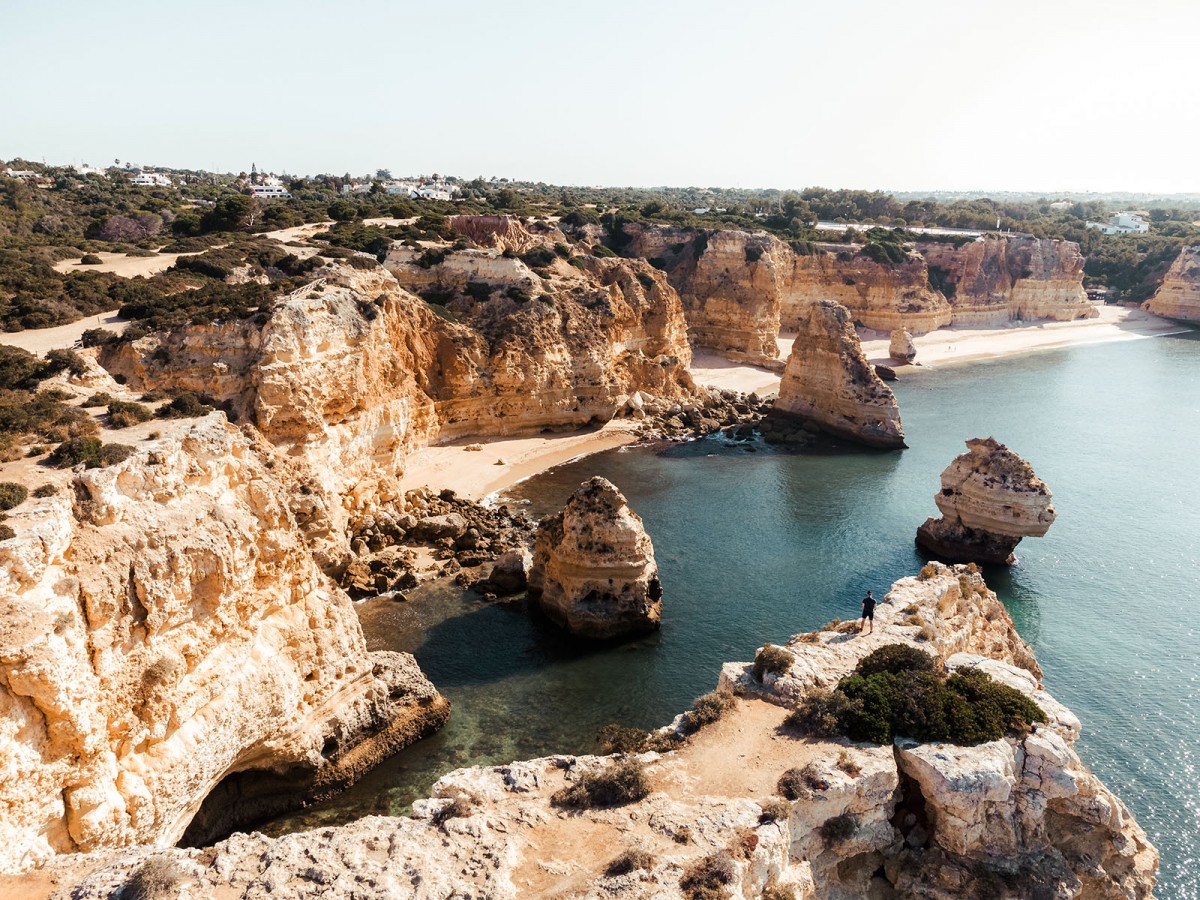 心と体を癒す静かなヨーロッパのビーチ