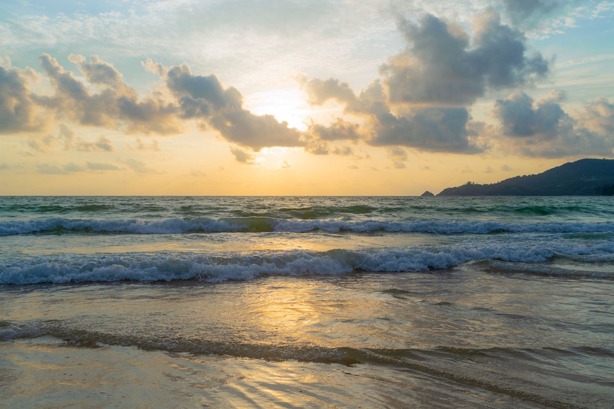 サーフ＆サン：ウォータースポーツ愛好家のためのトップビーチ