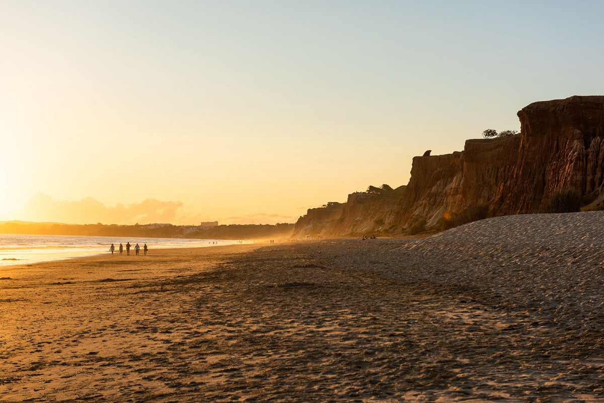 心からくつろげる静かなヨーロッパのビーチ