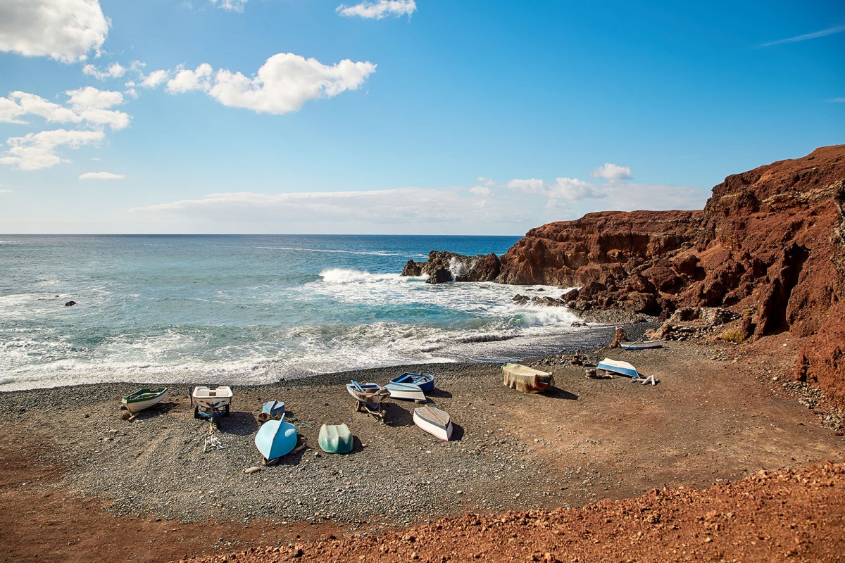 ランサローテ：火山景観と海